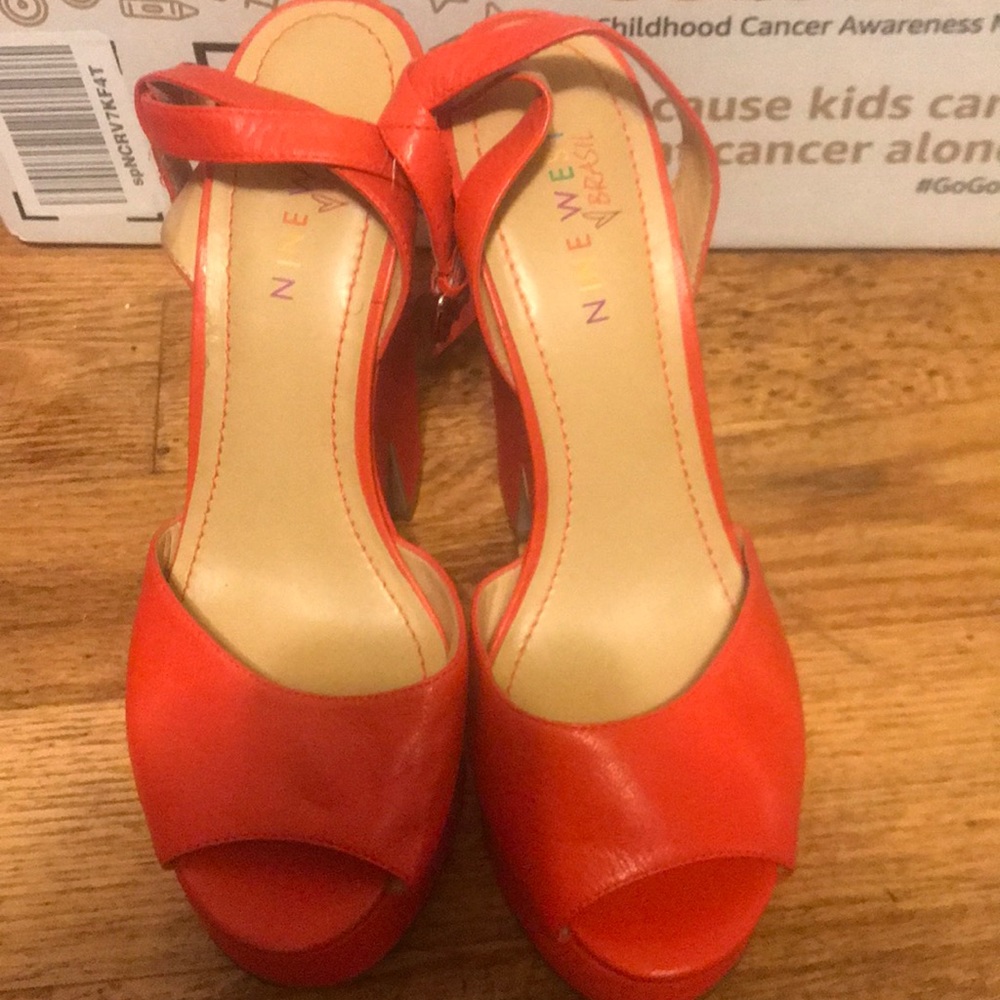 Shoes - Picture 2 of 4